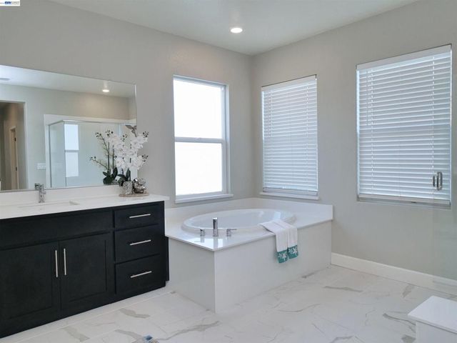 2582 Azalea Ave, Tracy, CA 95376