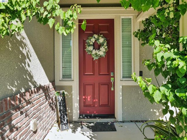 2582 Azalea Ave, Tracy, CA 95376