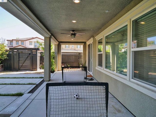 2582 Azalea Ave, Tracy, CA 95376