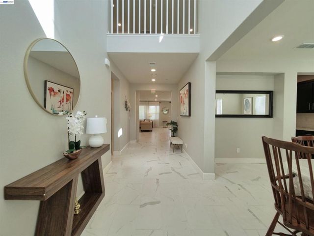 2582 Azalea Ave, Tracy, CA 95376