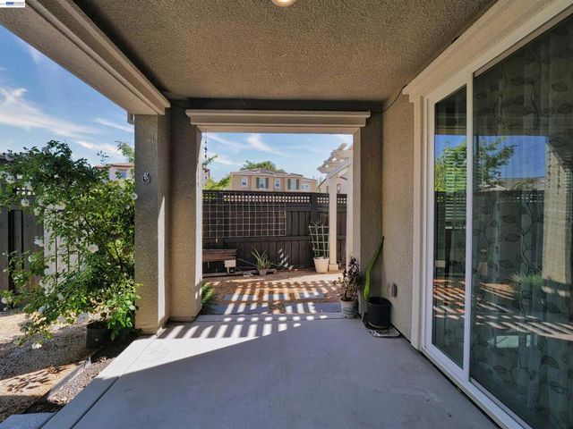 2582 Azalea Ave, Tracy, CA 95376