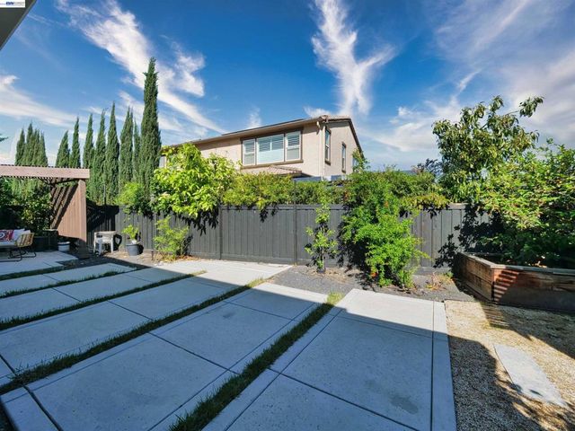 2582 Azalea Ave, Tracy, CA 95376