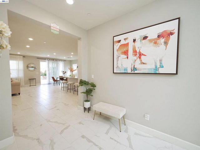 2582 Azalea Ave, Tracy, CA 95376