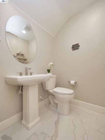 2582 Azalea Ave, Tracy, CA 95376