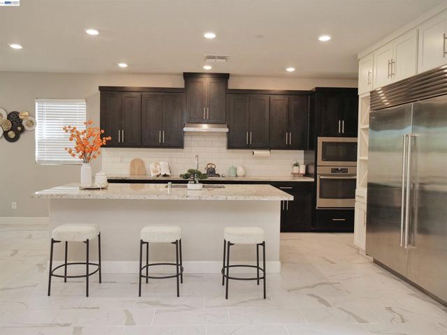 2582 Azalea Ave, Tracy, CA 95376