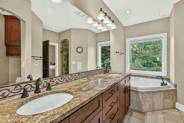 2130 Arlen Court SW, Rochester, MN 55902