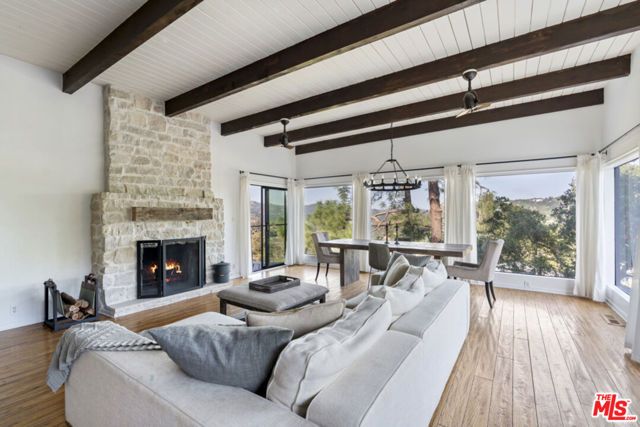 19901 Grand View Drive, Topanga (los Angeles), CA 90290