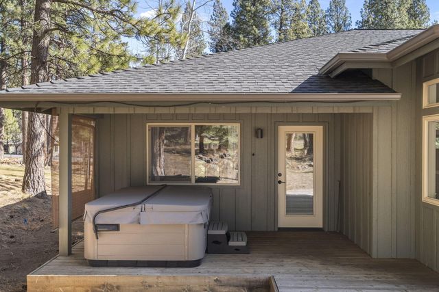 60757 Golf Village Loop, Bend, OR 97702