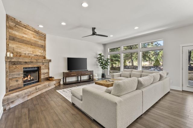 60757 Golf Village Loop, Bend, OR 97702