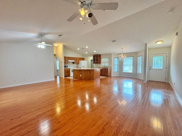 932 Delcie Dr, St Augustine, FL 32086