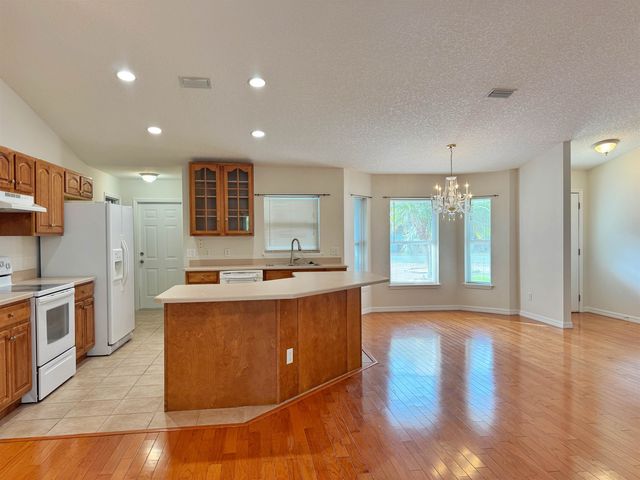 932 Delcie Dr, St Augustine, FL 32086