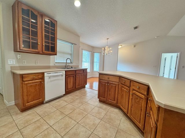 932 Delcie Dr, St Augustine, FL 32086