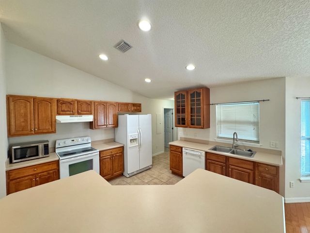 932 Delcie Dr, St Augustine, FL 32086