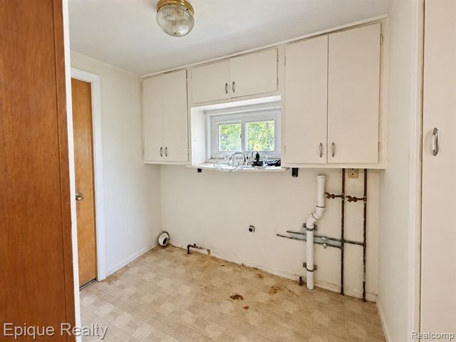 16167 Manchester Avenue, Eastpointe, MI 48021