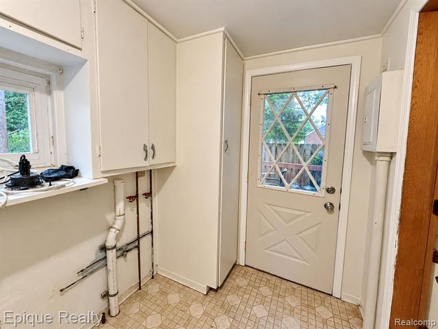 16167 Manchester Avenue, Eastpointe, MI 48021