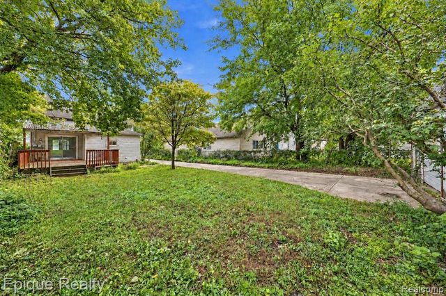 16167 Manchester Avenue, Eastpointe, MI 48021