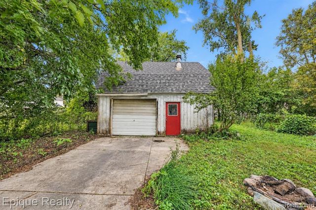 16167 Manchester Avenue, Eastpointe, MI 48021