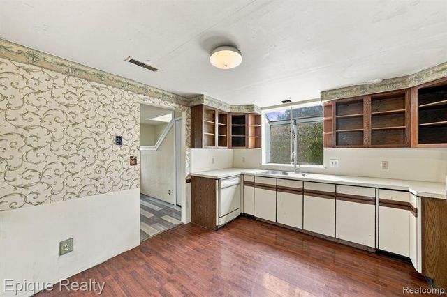 16167 Manchester Avenue, Eastpointe, MI 48021