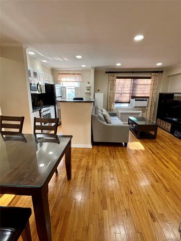 14 Edwards Street 1B, Roslyn Heights, NY 11577