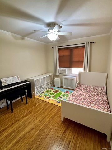 14 Edwards Street 1B, Roslyn Heights, NY 11577