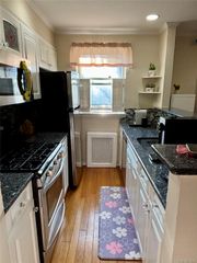 14 Edwards Street 1B, Roslyn Heights, NY 11577