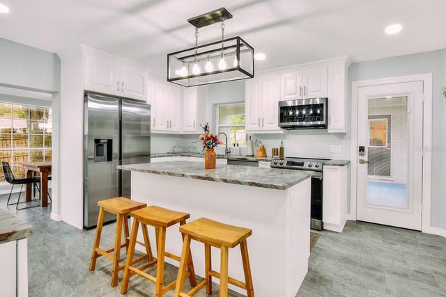 1302 LAKE ELBERT DR SE, Winter Haven, FL 33880