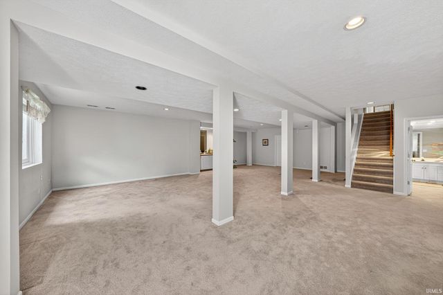 51263 Leeward Point, Granger, IN 46530