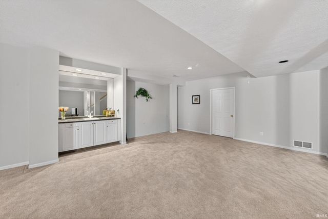 51263 Leeward Point, Granger, IN 46530