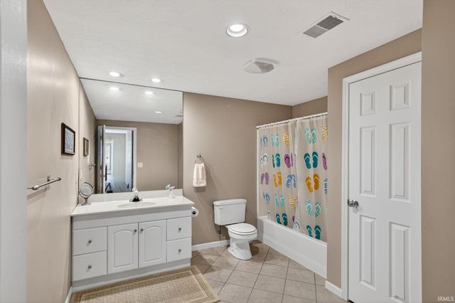 51263 Leeward Point, Granger, IN 46530