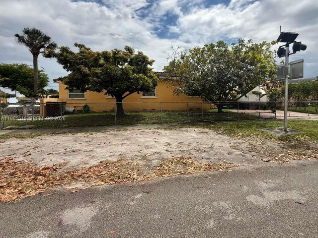4470 W 1st Ave, Hialeah, FL 33012