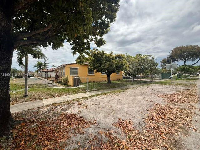 4470 W 1st Ave, Hialeah, FL 33012