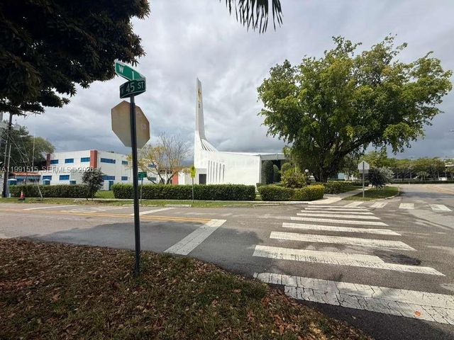 4470 W 1st Ave, Hialeah, FL 33012