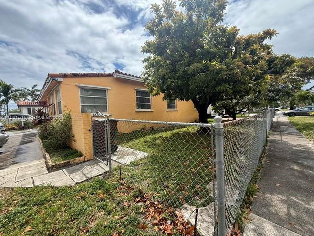 4470 W 1st Ave, Hialeah, FL 33012