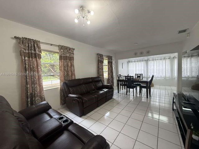 4470 W 1st Ave, Hialeah, FL 33012