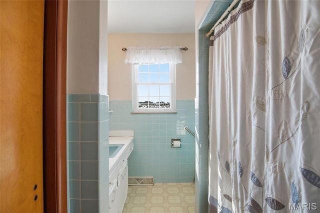 232 Gilmore Lake Road, Columbia, IL 62236