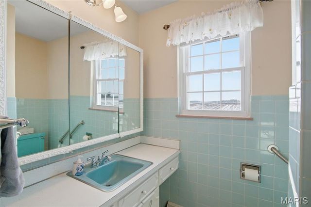 232 Gilmore Lake Road, Columbia, IL 62236