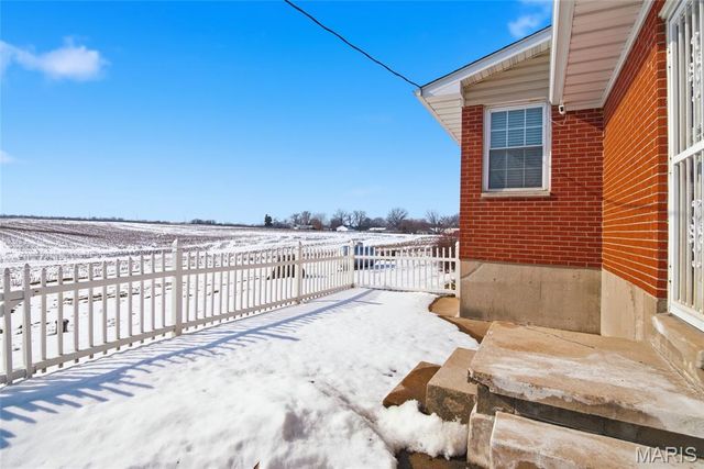 232 Gilmore Lake Road, Columbia, IL 62236