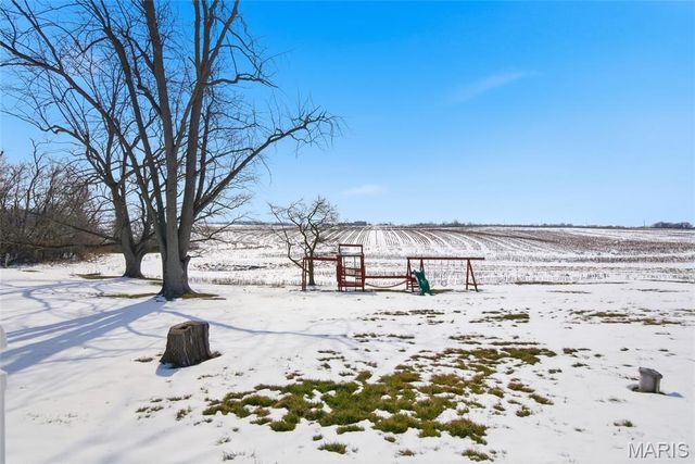 232 Gilmore Lake Road, Columbia, IL 62236