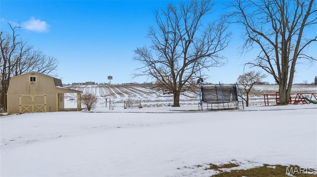 232 Gilmore Lake Road, Columbia, IL 62236