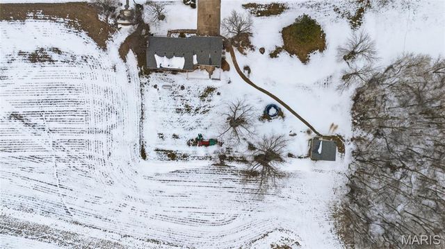 232 Gilmore Lake Road, Columbia, IL 62236