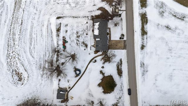 232 Gilmore Lake Road, Columbia, IL 62236