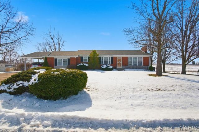 232 Gilmore Lake Road, Columbia, IL 62236