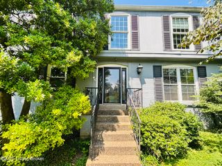7005 Green Spring Dr, Louisville, KY 40241