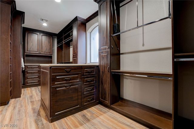 2850 Rosanna Street, Las Vegas, NV 89117