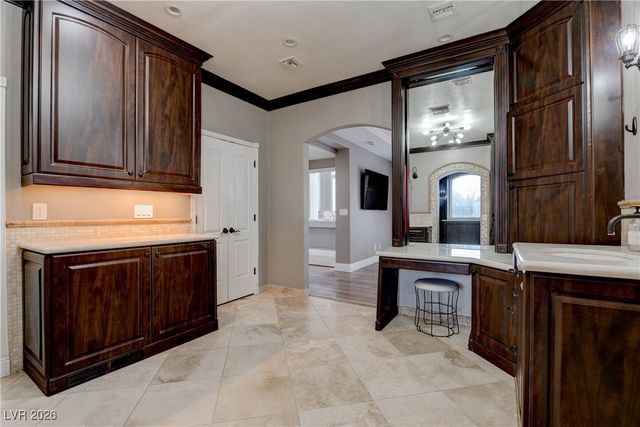 2850 Rosanna Street, Las Vegas, NV 89117