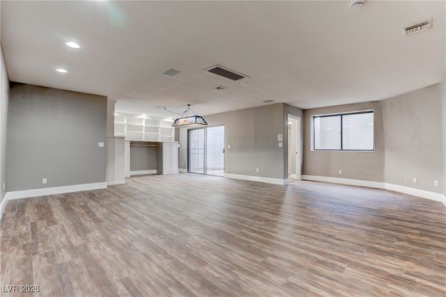 2850 Rosanna Street, Las Vegas, NV 89117