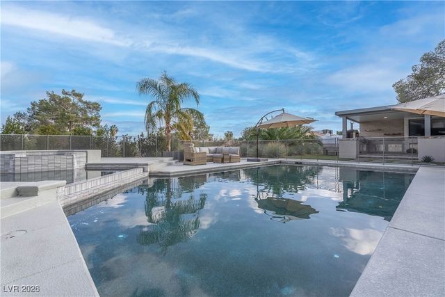 2850 Rosanna Street, Las Vegas, NV 89117