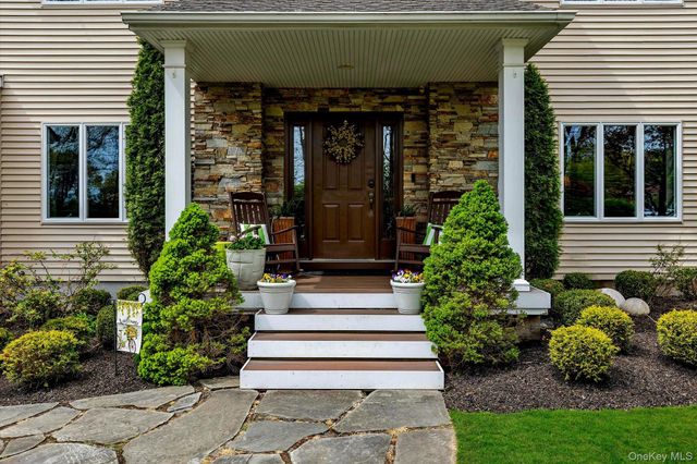 263 Old Commack Road, Kings Park, NY 11754