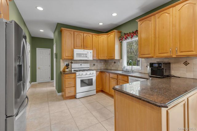 263 Old Commack Road, Kings Park, NY 11754