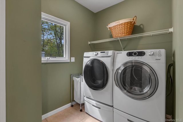 263 Old Commack Road, Kings Park, NY 11754